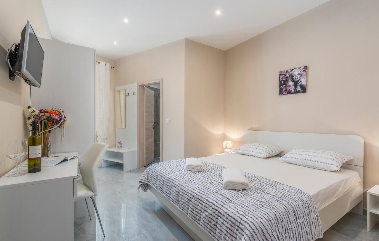 Roberto Rooms Пореч Екстер'єр фото